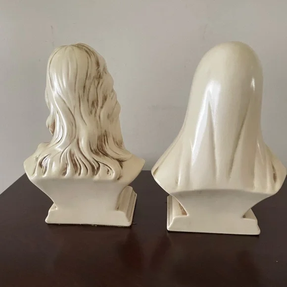 Cream Ceramic Busts of Jesus and Mary - Picture 4 of 10
